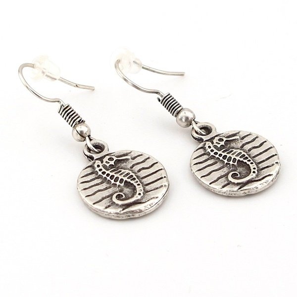 Solfera TASARIM DENİZ ATI MAT METAL SALLANTILI KADIN KÜPE EX066