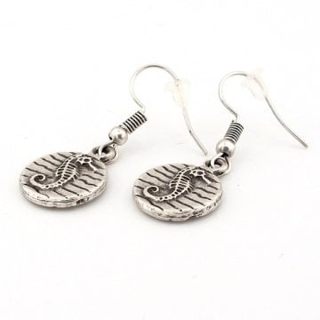 Solfera TASARIM DENİZ ATI MAT METAL SALLANTILI KADIN KÜPE EX066