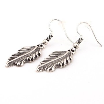 Solfera TASARIM YAPRAK MAT METAL SALLANTILI KADIN KÜPE EX075