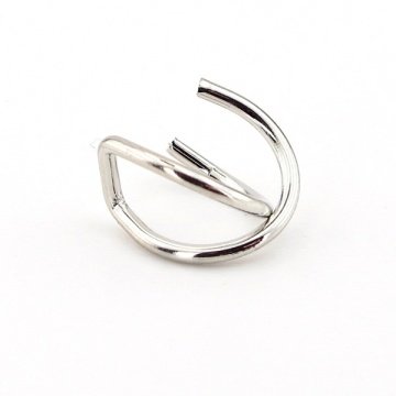 PARLAK GÜMÜŞ RENKLİ EARCUFF KULAK KELEPÇESİ ÇAPRAZ SARMAL EX089